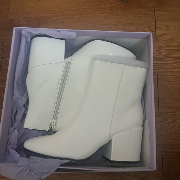New in Box Madden Girl Women’s White Patent Boots Sz 9. - Picture 1 of 1